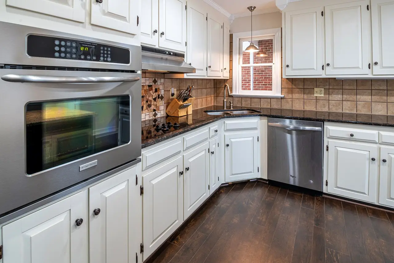 Cabinet Refinishing in Virginia